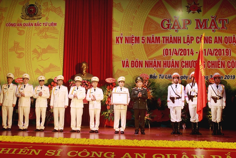 Năm 2019, Công an quận Bắc Từ Liêm vinh dự đón nhận Huân chương Chiến công hạng Nhì của Chủ tịch nước trao tặng