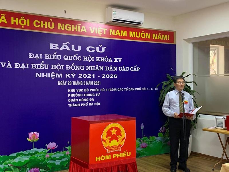 Ông Nguyễn Đức Lưu, tổ trưởng tổ bầu cử số 3, phường Trung Tự phat biểu khai mạc bầu cử đại biểu Quốc hội và HĐND các cấp