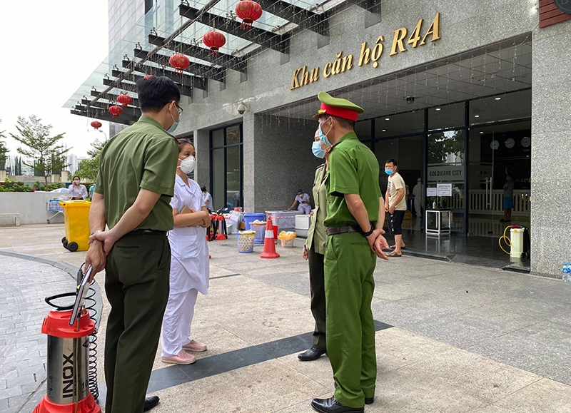 Công an cơ sở phối hợp truy vết thần tốc, vận động người dân dừng cửa hàng ăn uống