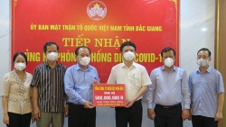 EVNNPC ủng hộ 1 tỷ đổng chung tay cùng Bắc Giang, Bắc Ninh chống “giặc” Covid-19