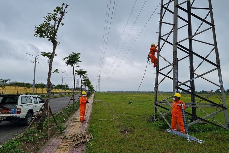 Duy tu sửa chữa lưới điện 110kV để đảm bảo cấp điện an toàn