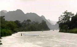 Giông lốc làm lật thuyền chở 4 người đi tham quan chùa Hương