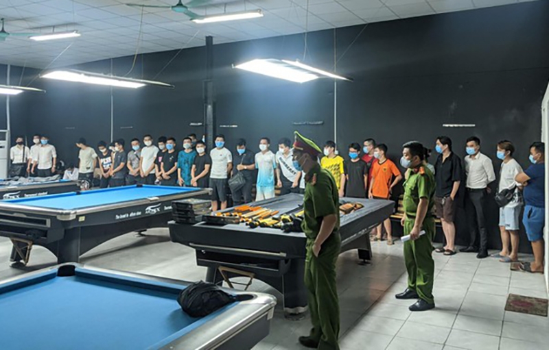 Quán Bi-a Club trên đường Nguyễn Hoàng, phường Mỹ Đình 2 vẫn ngang nhiên hoạt động kinh doanh.