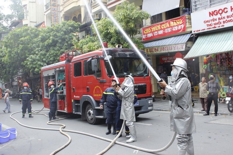 Với tình huống giả định vụ cháy xảy ra ở ngôi nhà trên phố Hàng Mã, Hoàn Kiếm, Hà Nội