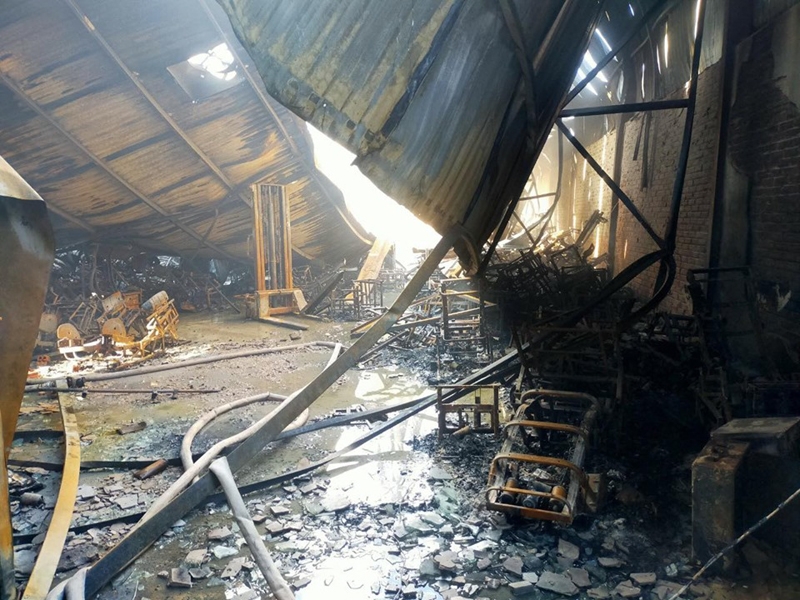 Nhà xưởng tan hoang sau vụ cháy lớn tại khu nhà xưởng ở phường Long Biên