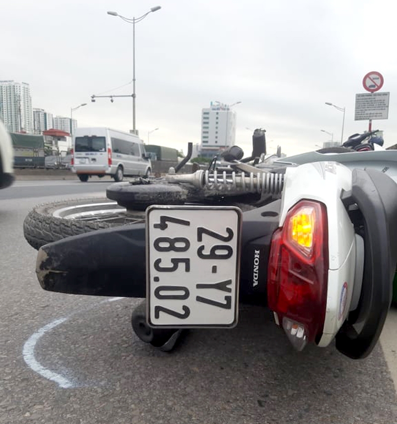 Công an quận Thanh Xuân đang truy tìm người và phương tiện liên quan vụ vụ tai nạn trên đường vành đai 3 trên cao