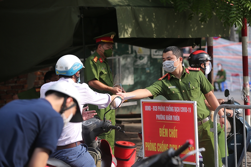 Sát cánh, tận tình hỗ trợ Nhân dân 