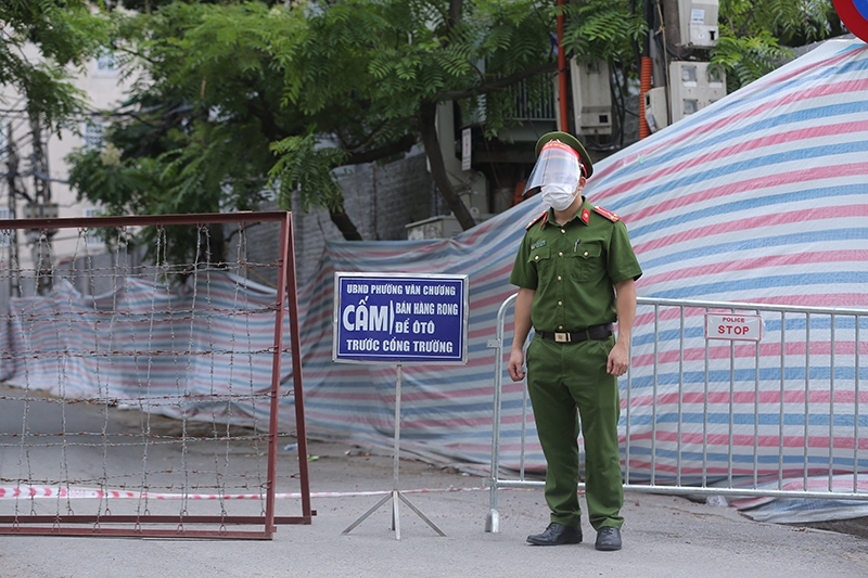 Sát cánh, tận tình hỗ trợ Nhân dân 