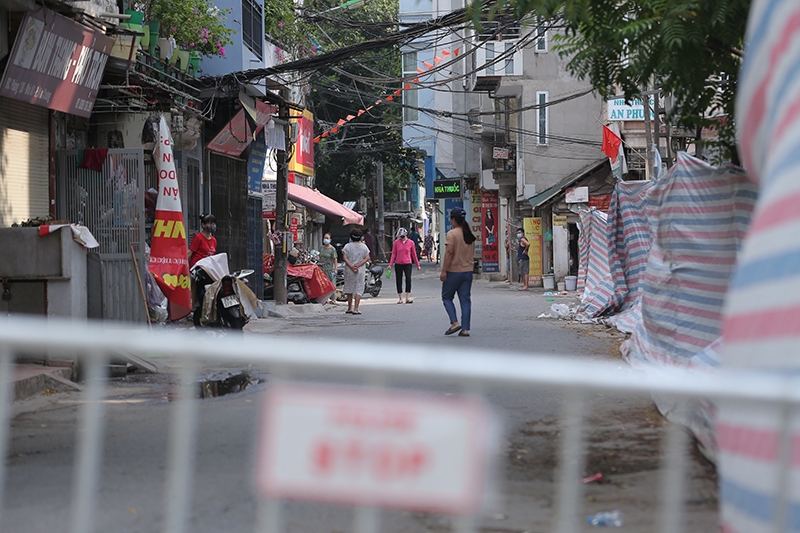 Sát cánh, tận tình hỗ trợ Nhân dân 