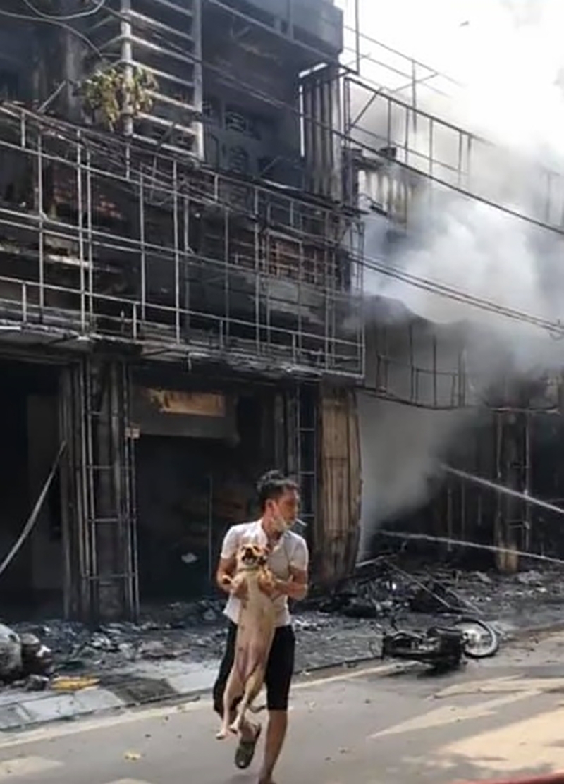 Cảnh tan hoang sau vụ cháy cửa hàng xe máy ở đường Hùng Vương, TP Phúc Yên