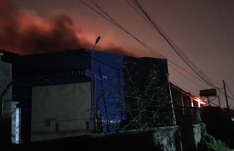 Hiện trường vụ cháy xưởng cồn tại xã An Thượng, Hoài Đức, Hà Nội
