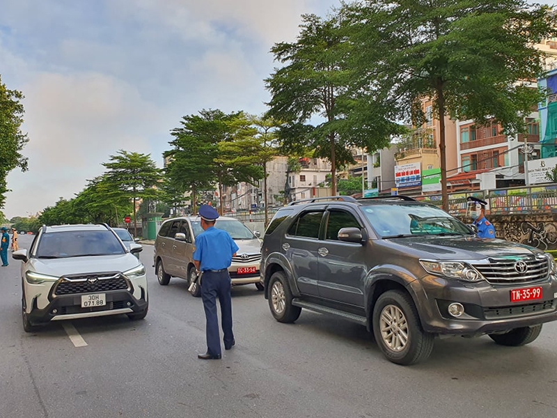 Lực lượng Thanh tra giao thông cũng tích cực phối hợp kiểm tra tại các chốt kiểm soát phòng dich