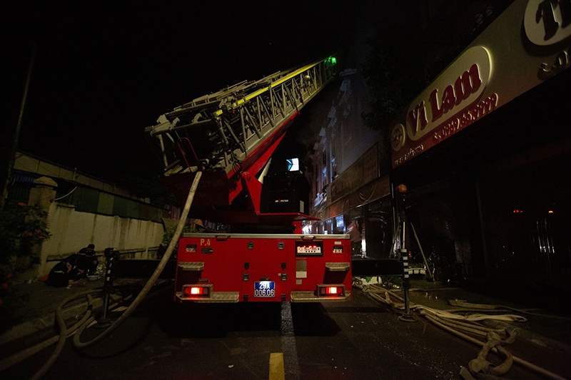 Hà Nội: Xảy ra cháy lớn tại shop quần áo ở khu biệt thự thấp tầng Ninh Hiệp