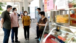 Tổ chức điểm bán bánh Trung thu tại phố Thuỵ Khuê bảo đảm an toàn phòng dịch