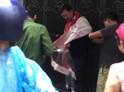 Hà Nội: Bắt quả tang đối tượng lợi dụng mưa bão đi trộm xe máy