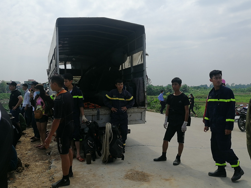 Nhiều đơn vị nghiệp vụ của Công an TP Hà Nội được huy động tham gia tìm kiếm thi thể nạn nhân trong vụ cướp tài sản