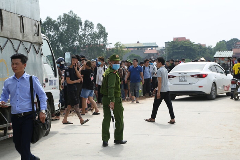 Cảnh sát tổ chức thực nghiệm hiện trường vụ sát hại nữ sinh, cướp tài sản