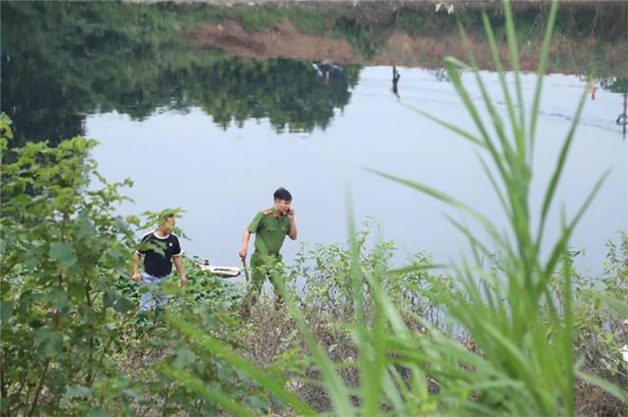 Hiện trường xảy ra vụ án giết người, cướp tài sản tại sông Nhuệ (đoạn qua điạ bàn xã Nguyễn Trãi, huyện Thường Tín