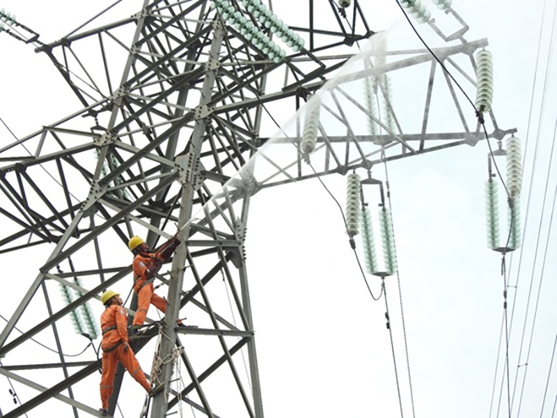 Lưới điện EVNNPC luôn được quan tâm đầu tư để đáp ứng nhu cầu phát triển kinh tế xã hội, an ninh, quốc phòng (ảnh tư liệu)