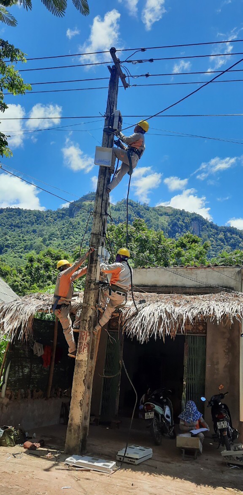 Nhiều công trình, lưới điện được đưa vào sử dụng, phục vụ bà con vùng sâu, vùng xa nơi biên cương