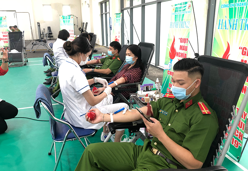 Công an quận Bắc Từ Liêm với hành trình giọt máu nghĩa tình, chung tay đẩy lùi đại dịch