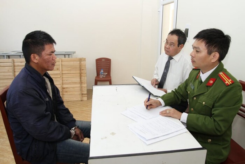 Cơ quan điều tra tỉnh Yên Bái lấy lời khai của nghi phạm gây ra vụ cưỡng bức, sát hại cô gái trẻ