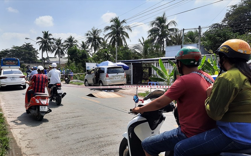 Hiện trường xảy ra vụ việc ngay trước cửa quán cà phê ven quốc lộ 53 (đoạn qua xã Long An, huyện Long Hồ, Vĩnh Long)
