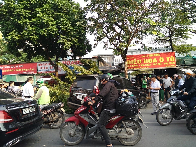 Hiện trường vụ tai nạn trên đường Trần Thái Tông (Cầu Giấy, Hà Nội)