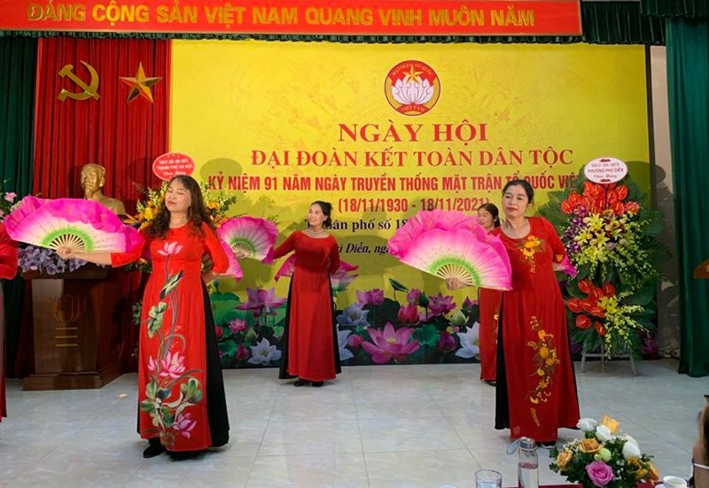 Tiến mục văn nghệ ngày hội Đại đoàn kết toàn dân tộc tại tại tổ dân phố số 18phường Phú Diễn