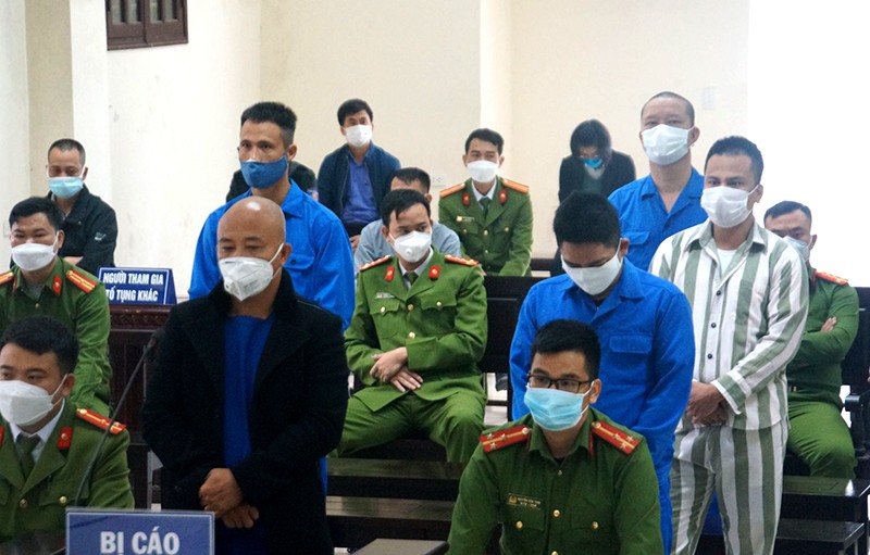 Bị cáo Nguyễn Xuân Đường cùng các đồng phạm tại phiên toà ngày 18/11