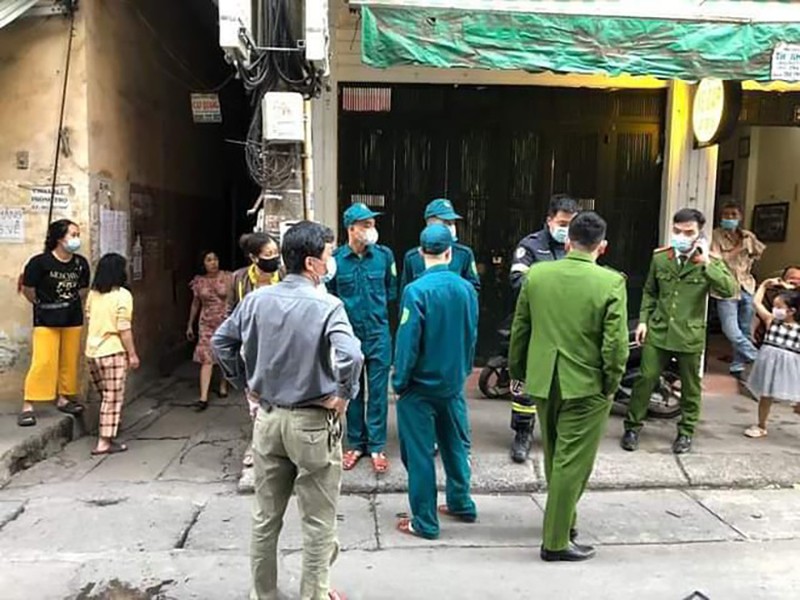 Công an quận Hoàn Kiếm đang phối hợp với lực lượng chức năng điều tra, làm rõ nguyên nhân vụ cháy tại phường Chương Dương khiến một người phải nhập viện