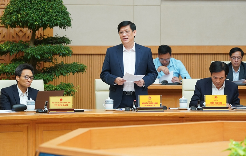Bộ trưởng Bộ Y tế Nguyễn Thanh Long phát biểu tại cuộc họp Thường trực Chính phủ nghe Ban chỉ đạo quốc gia về phòng chống COVID-19 báo cáo tình hình và các biện pháp phòng chống, chiều 1/12.