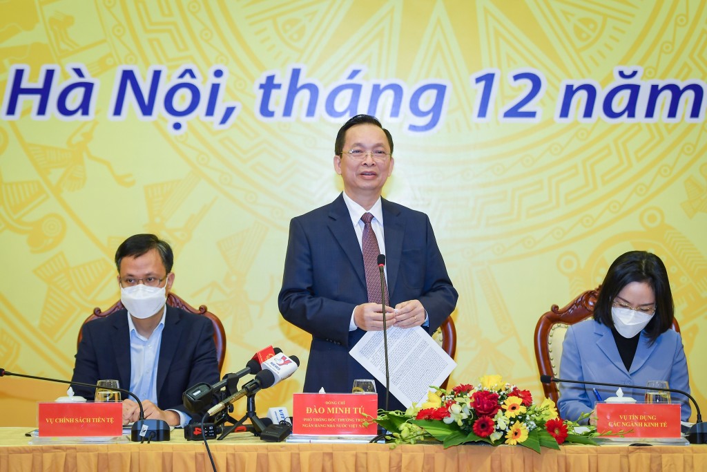 Phó Thống đốc Thường trực Ngân hàng Nhà nước Việt Nam Đào Minh Tú phát biểu tại buổi họp báo thông tin chính sách tiền tệ và hoạt động ngân hàng năm 2021, định hướng nhiệm vụ năm 2022