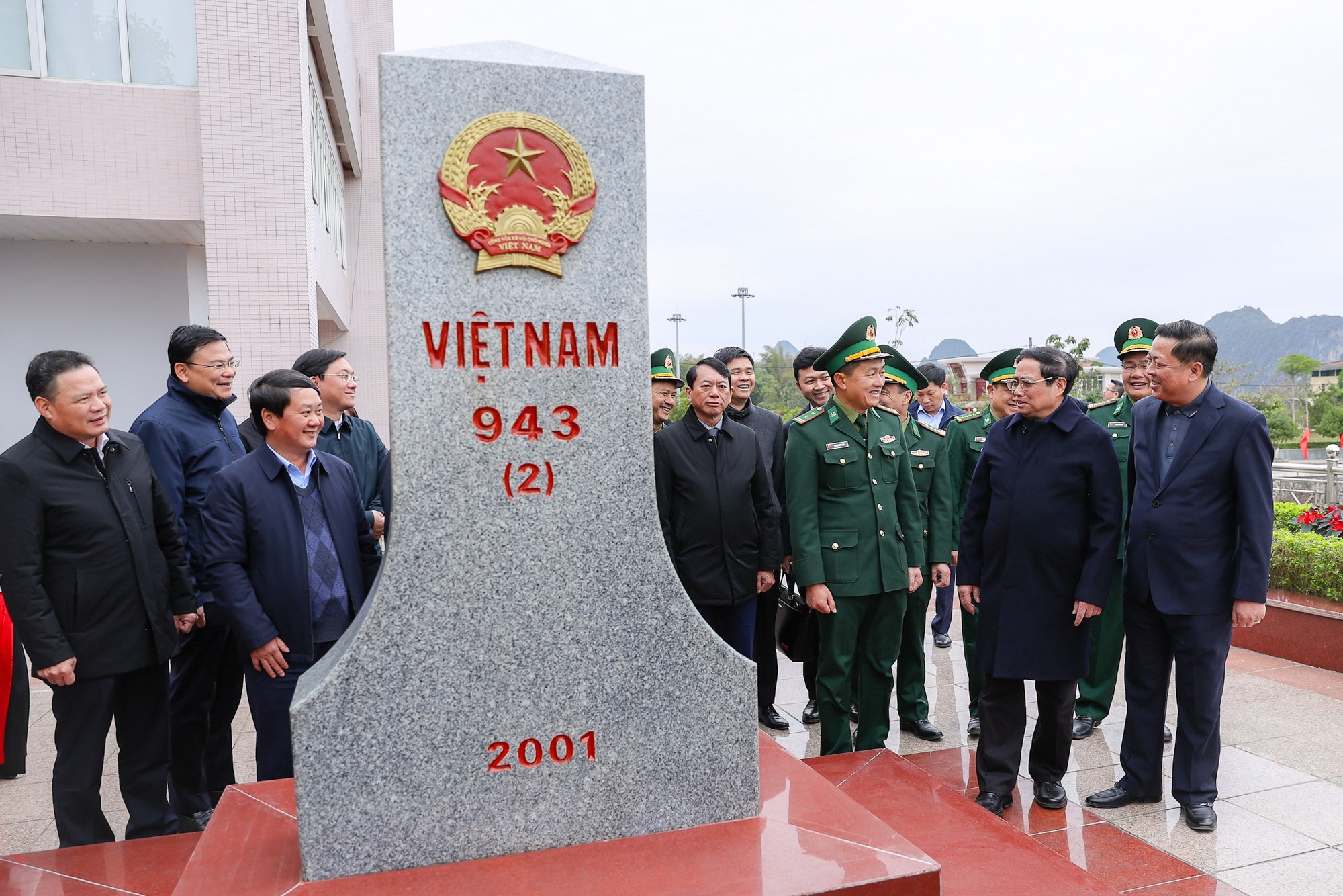 Thủ tướng thăm, chúc Tết mẹ Việt Nam anh hùng, đồng bào, chiến sĩ tại vùng biên giới Cao Bằng