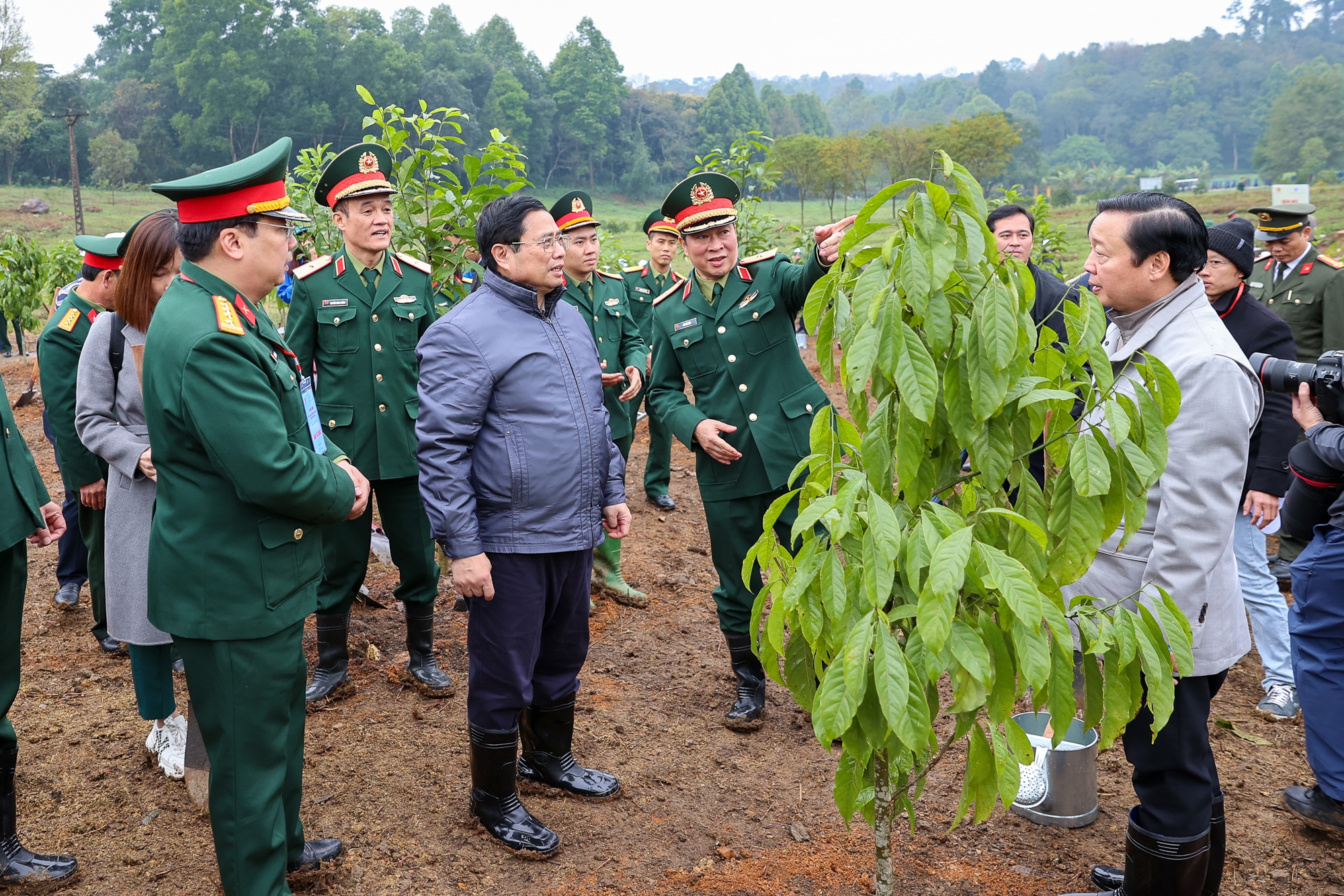 Thủ tướng dâng hương tưởng nhớ Chủ tịch Hồ Chí Minh và phát động Tết trồng cây Xuân Quý Mão