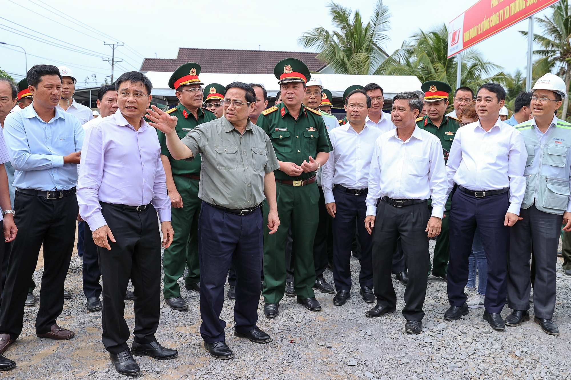 Thủ tướng đôn đốc các dự án cao tốc ĐBSCL, lần thứ 3 thị sát công trường cầu Mỹ Thuận 2