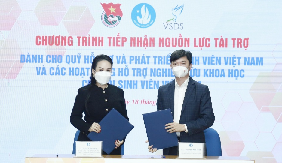 Bà Lê Nữ Thùy Dương hỗ trợ 20 tỷ đồng cho các hoạt động học tập, sáng tạo, nghiên cứu khoa học của sinh viên