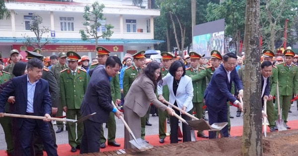 Chủ tịch HĐND TP Phùng Thị Hồng Hà dự Tết trồng cây tại Hà Đông Chủ tịch HĐND TP Phùng Thị Hồng Hà dự Tết trồng cây tại Hà Đông