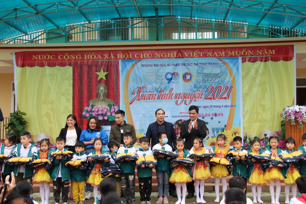 Đại học Sư phạm TDTT Hà Nội tổ chức chương trình xuân tình nguyện tại vùng cao Yên Bái