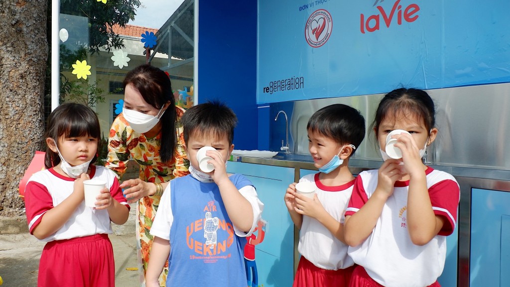 La Vie hỗ trợ hệ thống nước uống trực tiếp đến trường mầm non Tân Hưng