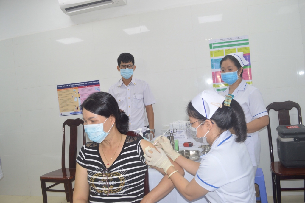 Trung tâm Kiểm soát bệnh tật thành phố Cần Thơ giám sát tiêm  vaccine phòng Covid-19