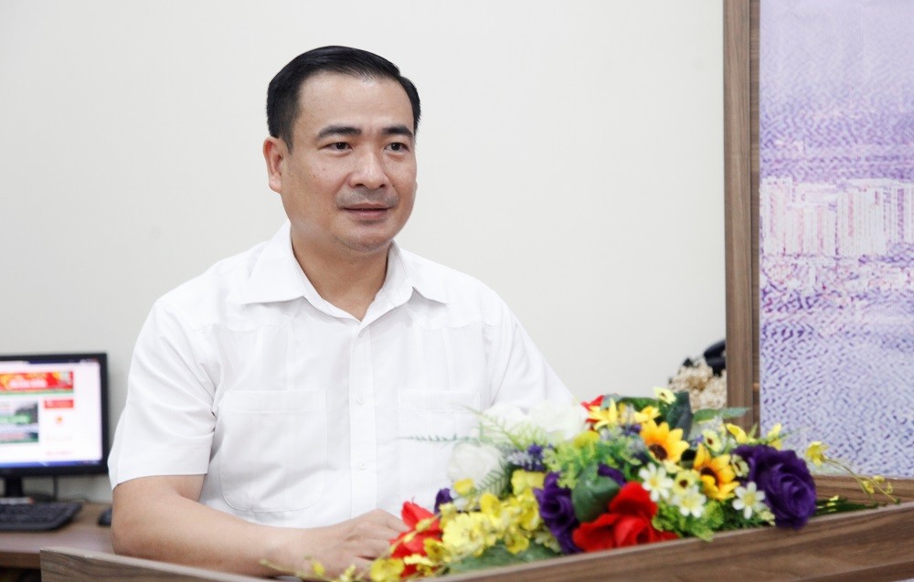 Nhà báo Khánh Toàn – Tổng biên tập Tạp chí Môi trường và Cuộc sống chủ trì Tọa đàm
