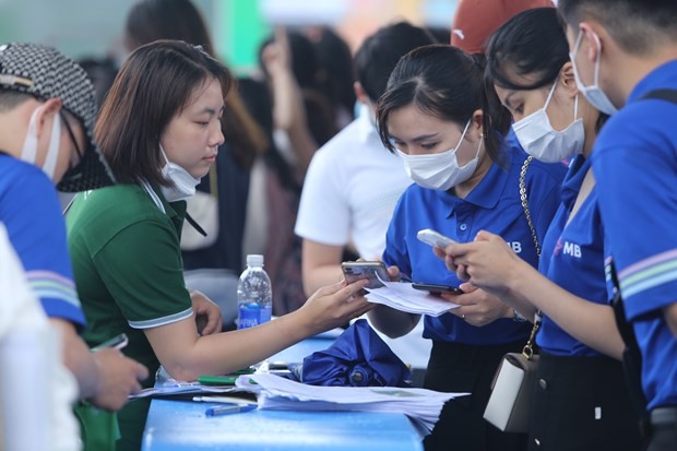 Giới trẻ trải nghiệm công nghệ thanh toán không tiền mặt hiện đại tại Ngày thẻ Việt Nam