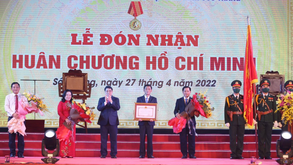 Thủ tướng Chính phủ Phạm Minh Chính trao Huân Chương Hồ Chí Minh cho Đảng bộ, chính quyền và Nhân dân tỉnh Sóc Trăng