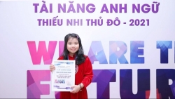 Trần Nguyễn Trang Nhung - cô học sinh bé nhỏ có năng khiếu thuyết trình và niềm đam mê ngoại ngữ