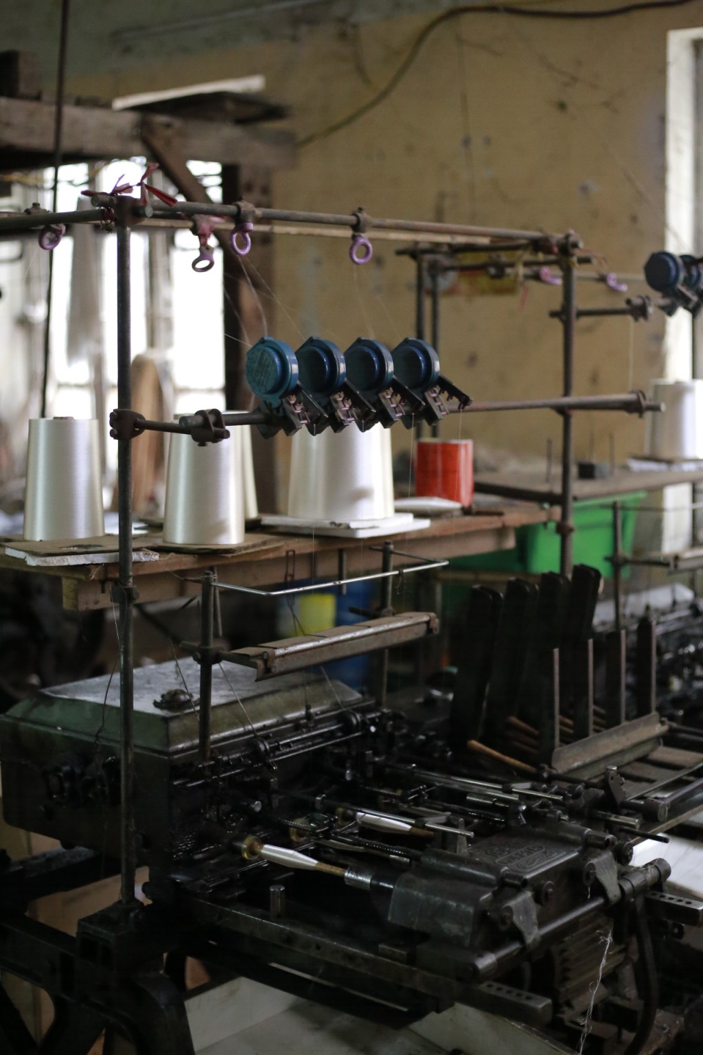 Máy dệt – công cụ chính để tạo nên những dải lụa nổi tiếng tại nơi đây.