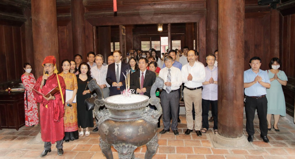 Trao học bổng Hessen cho học sinh, sinh viên Việt Nam xuất sắc Trao học bổng Hessen cho học sinh, sinh viên Việt Nam xuất sắc