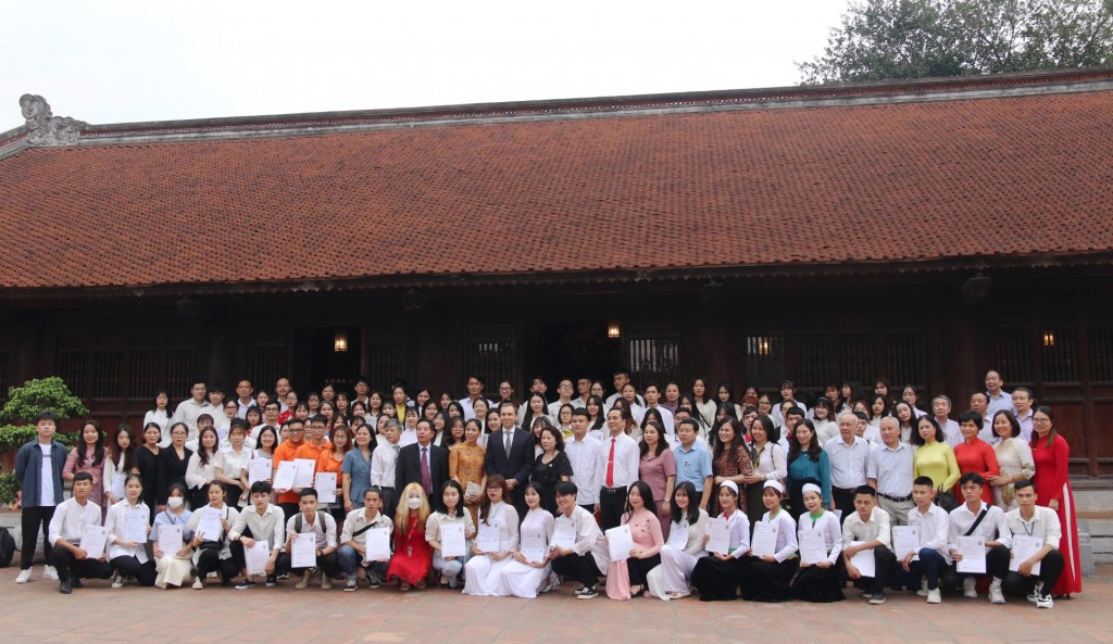 Trao học bổng Hessen cho học sinh, sinh viên Việt Nam xuất sắc Trao học bổng Hessen cho học sinh, sinh viên Việt Nam xuất sắc