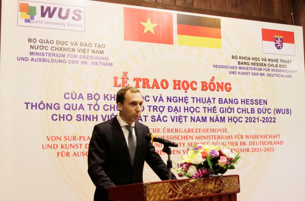 Trao học bổng Hessen cho học sinh, sinh viên Việt Nam xuất sắc Trao học bổng Hessen cho học sinh, sinh viên Việt Nam xuất sắc