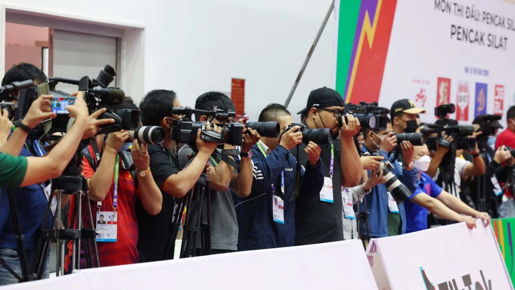 SEA Games 31 - cơ hội cho sinh viên báo chí học hỏi phóng viên quốc tế tác nghiệp
